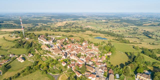 Vue aérienne du village de Mont-Saint-Vincent