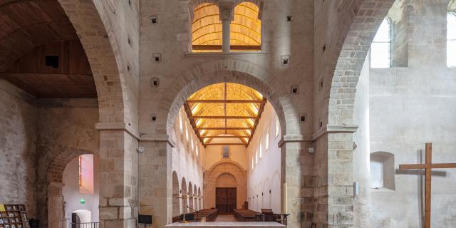 Intérieur de l'église de Perrecy-les-Forges.