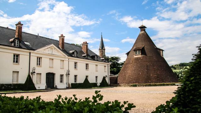 Cour d'honneur, Château de la Verrerie, Le Creusot.