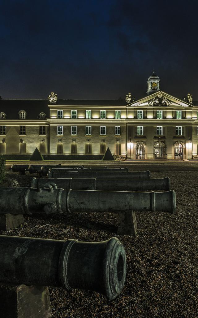 Château de la Verrerie by night, Le Creusot.