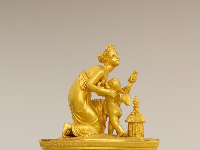 Pendule en cristal et bronze doré, vers 1830, Le Creusot, Musée de l'homme et de l'industrie.