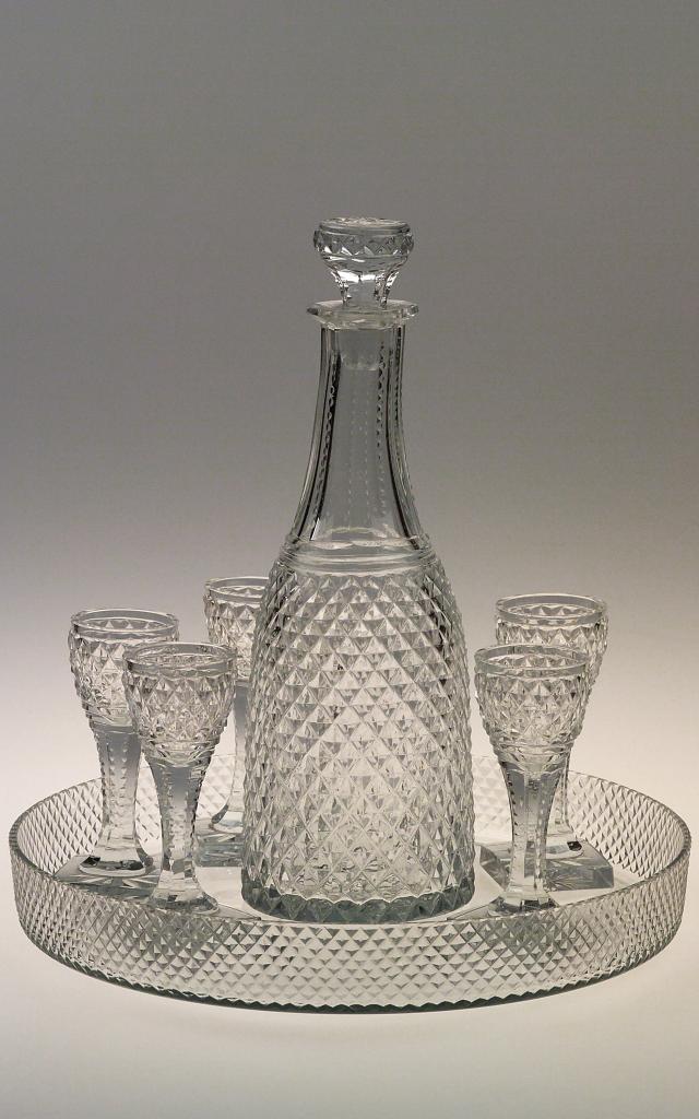 Crystal liqueur service, Le Creusot, Musée de l'homme et de l'industrie