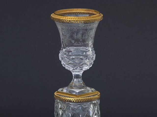 Vase en cristal et bronze doré, vers 1810, Le Creusot, Musée de l'homme et de l'industrie.