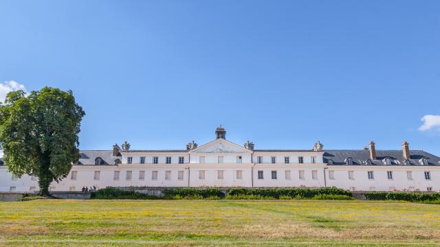 Château de la Verrerie seen from its park, Le Creusot