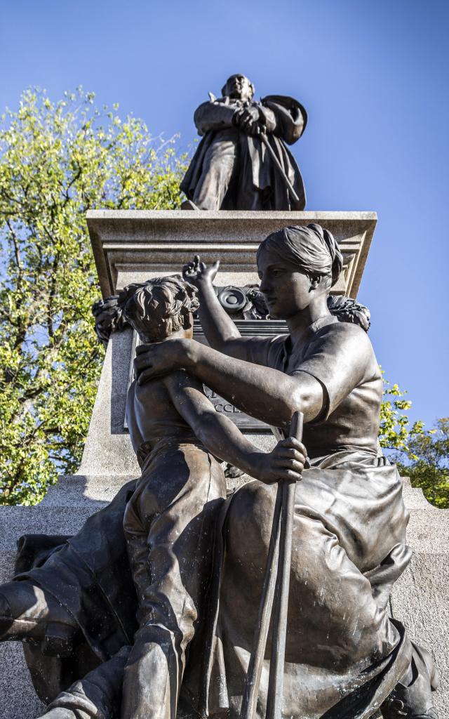 La Reconnaissance, statue d'Eugène Ier Schneider, Le Creusot.