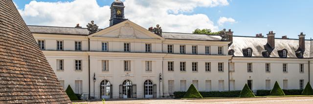 Cour d'honneur, Château de la Verrerie, Le Creusot.