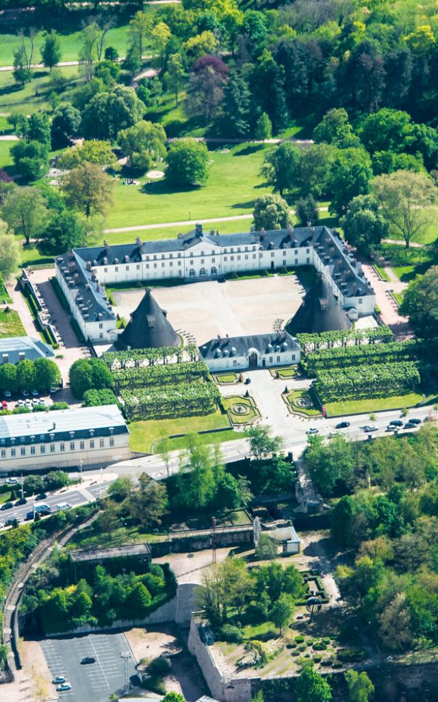 Vue aérienne du château de la Verrerie, Le Creusot.