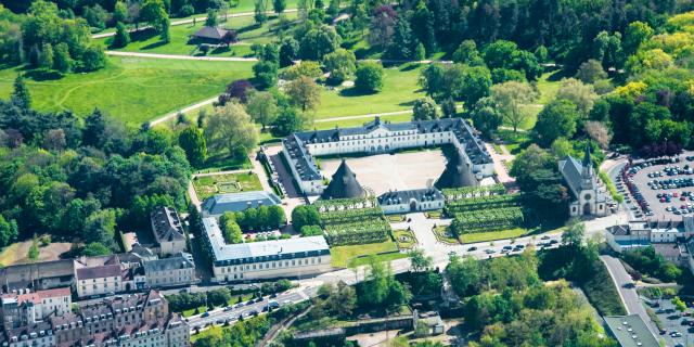 Vue aérienne du château de la Verrerie, Le Creusot.