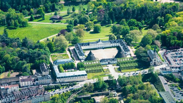 Vue aérienne du château de la Verrerie, Le Creusot.