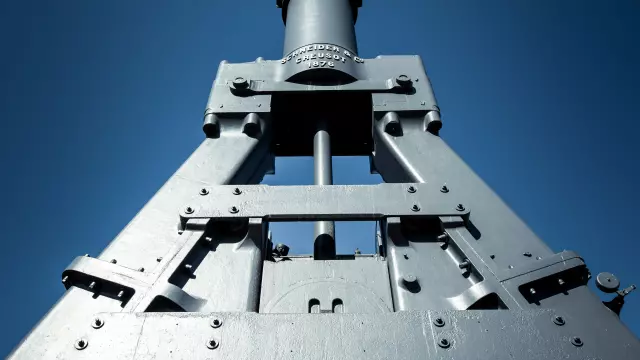 The sledgehammer in low angle, Le Creusot.