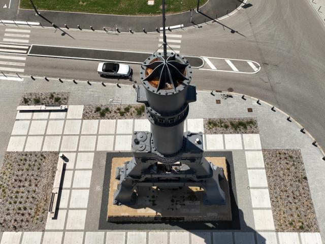 Looking down on the sledgehammer, Le Creusot.