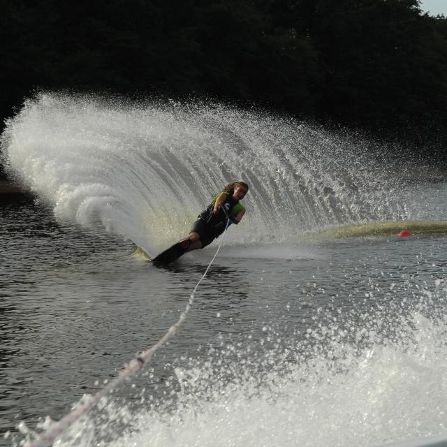 Activite Eau Le Breuil Essertenneski Nautique Club Montaubry 17