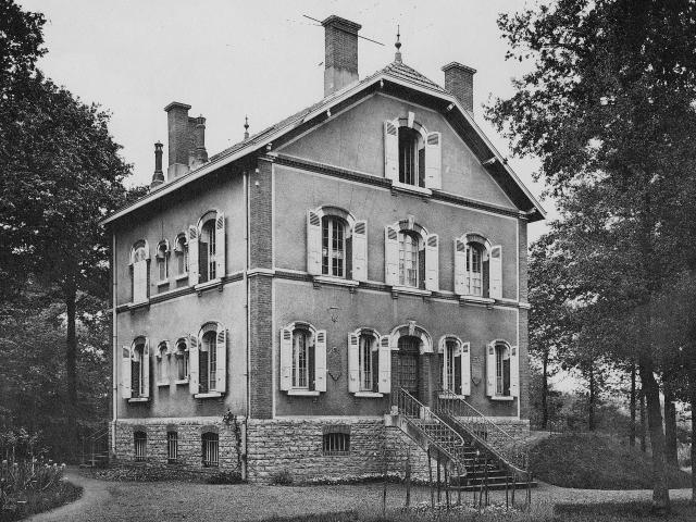 Executive housing in 1927, Montceau-les-Mines.