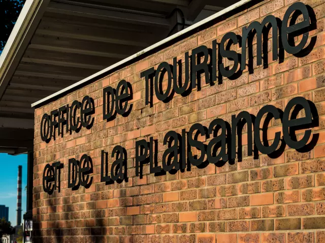 Facade of Montceau tourist information office.