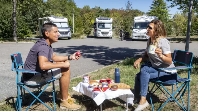 184 Montceau Les Mines Aire De Camping Car Lesley Williamson