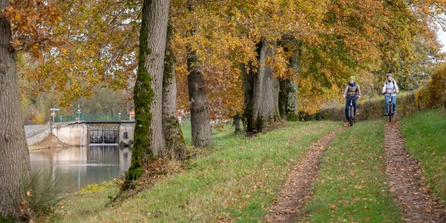 Cyclotourisme à l'automne.