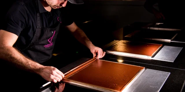 Fabrication des chocolats de la Maison Dufoux, Charolles.