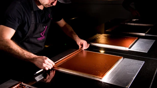 Fabrication des chocolats de la Maison Dufoux, Charolles.