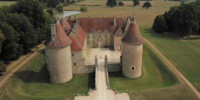 Vue générale du château d'Épiry, Saint-Émiland.