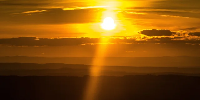 Soleil couchant à Mont-Saint-Vincent.